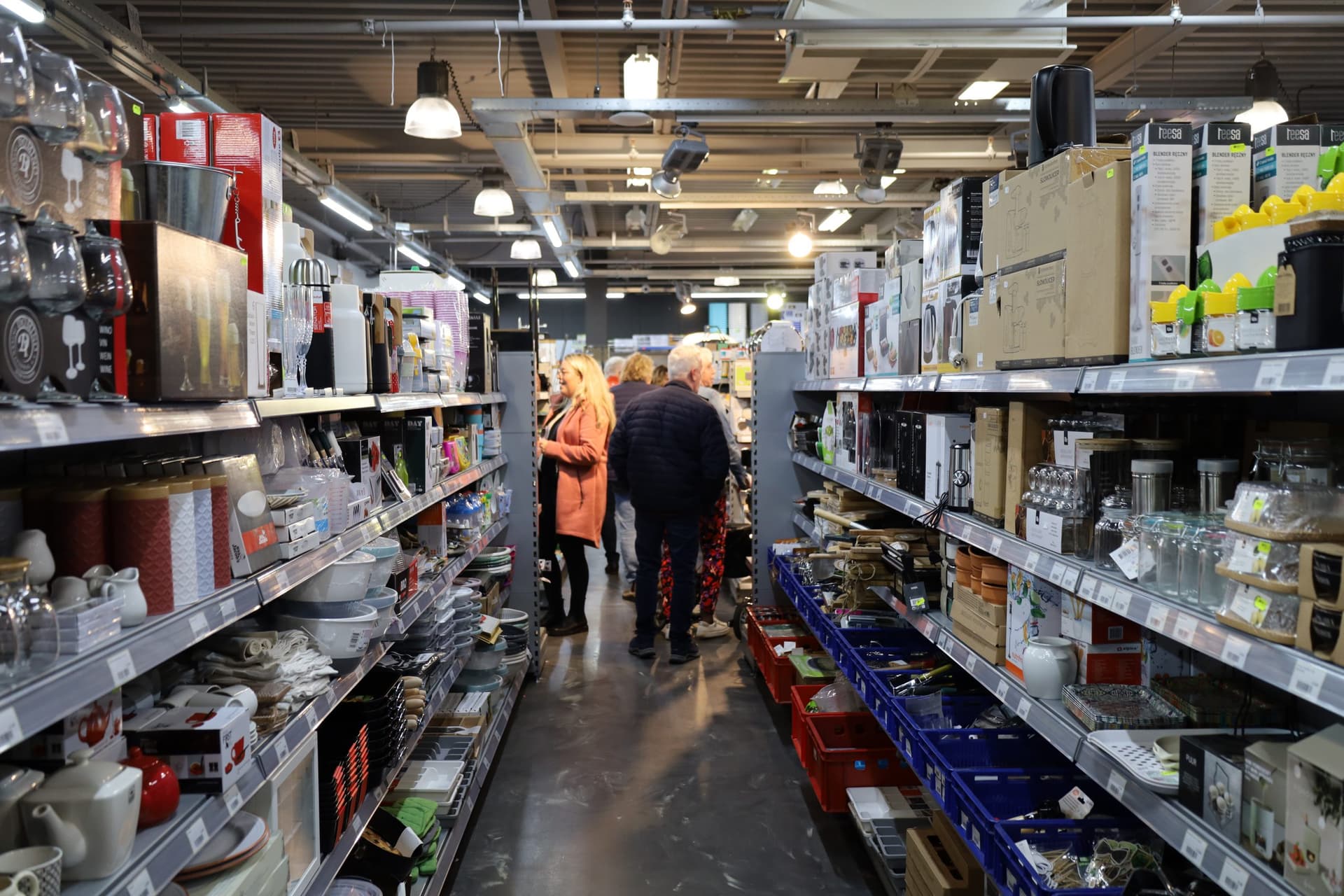 Ingang en welkomstbord Maxx Voordeelshop