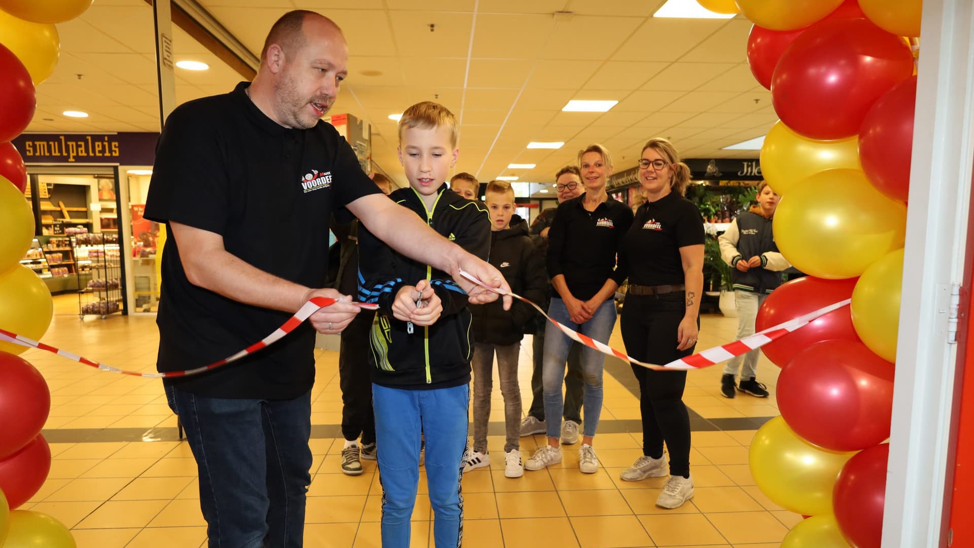 Lint doorknippen bij opening Maxx Voordeel Damwâld