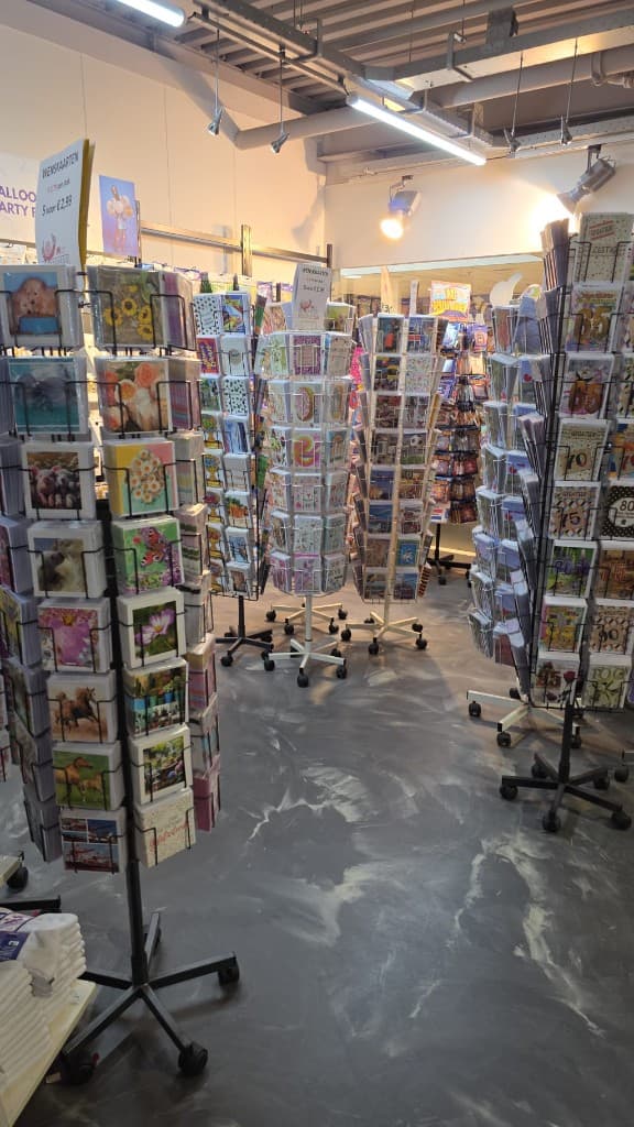 Wenskaarten in de winkel